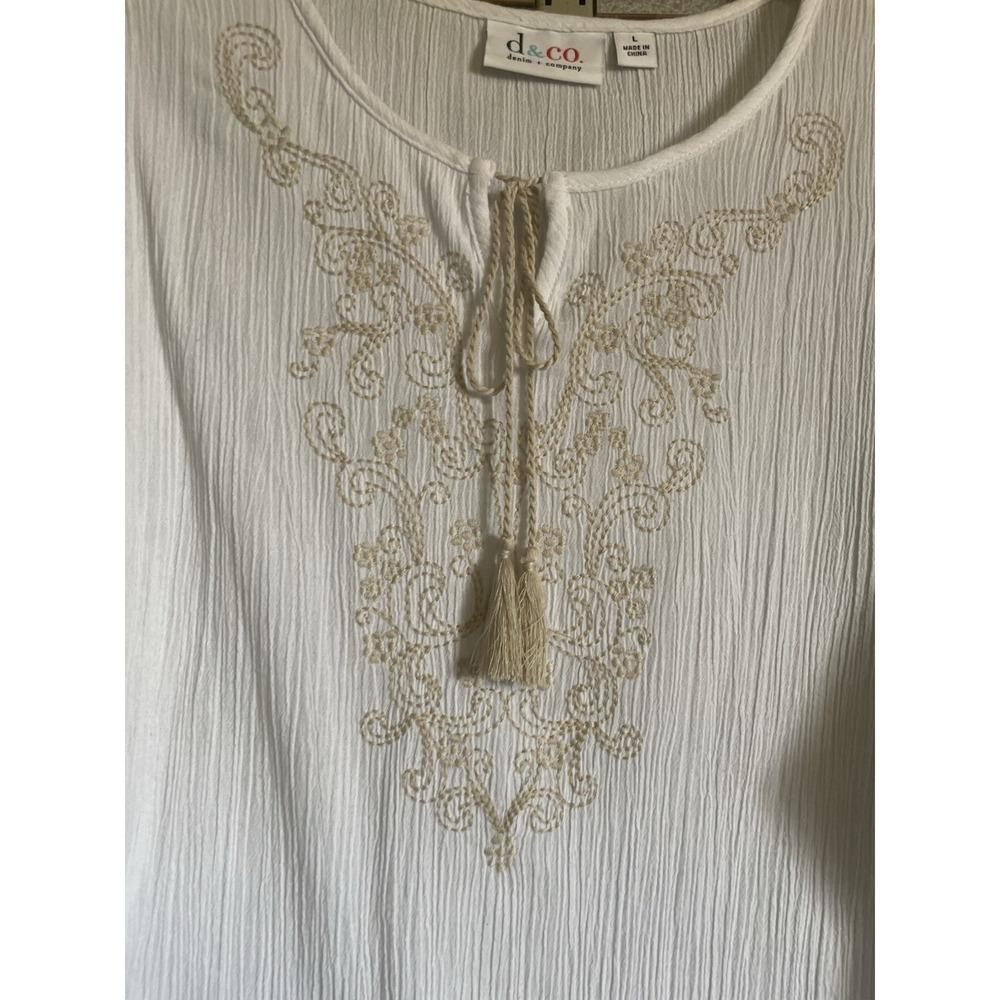 D & Co Denim And Company White W/tan Embroidery Neck Tassels Ribbed Short Sleeve - Picture 4 of 7